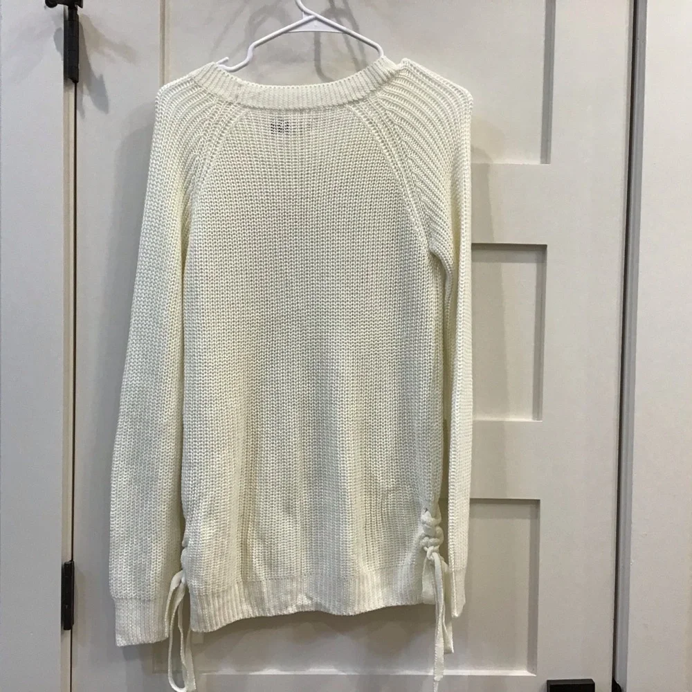 🧥 SO Women’s Cream Sweater (Size M) - Picture 3 of 3